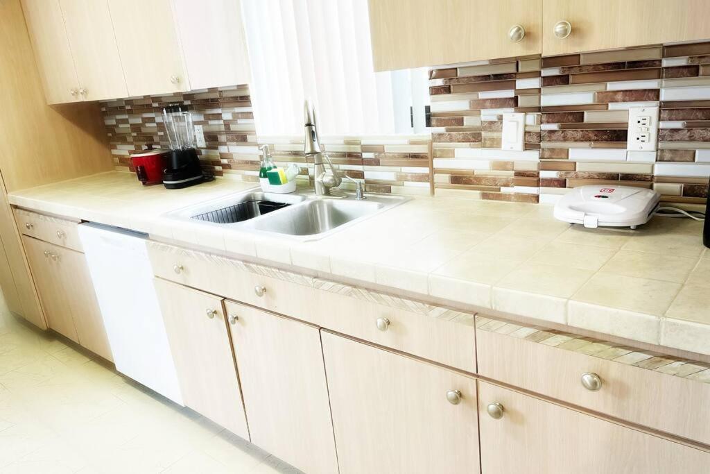 Villa Amazing & Cozy Duplex Near Zoo Miami ! Exterior foto